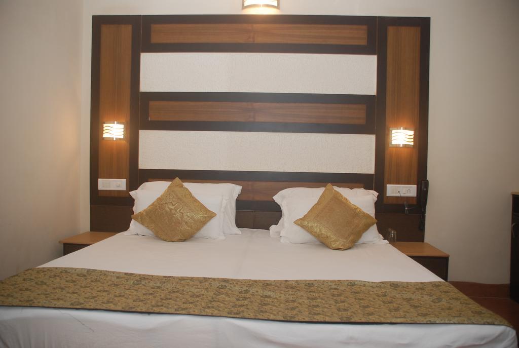 Royal Palace Beach Resort Calangute Room photo